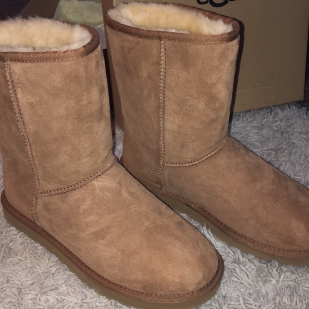 UGG classic short boot, size 9. BRAND NEW!